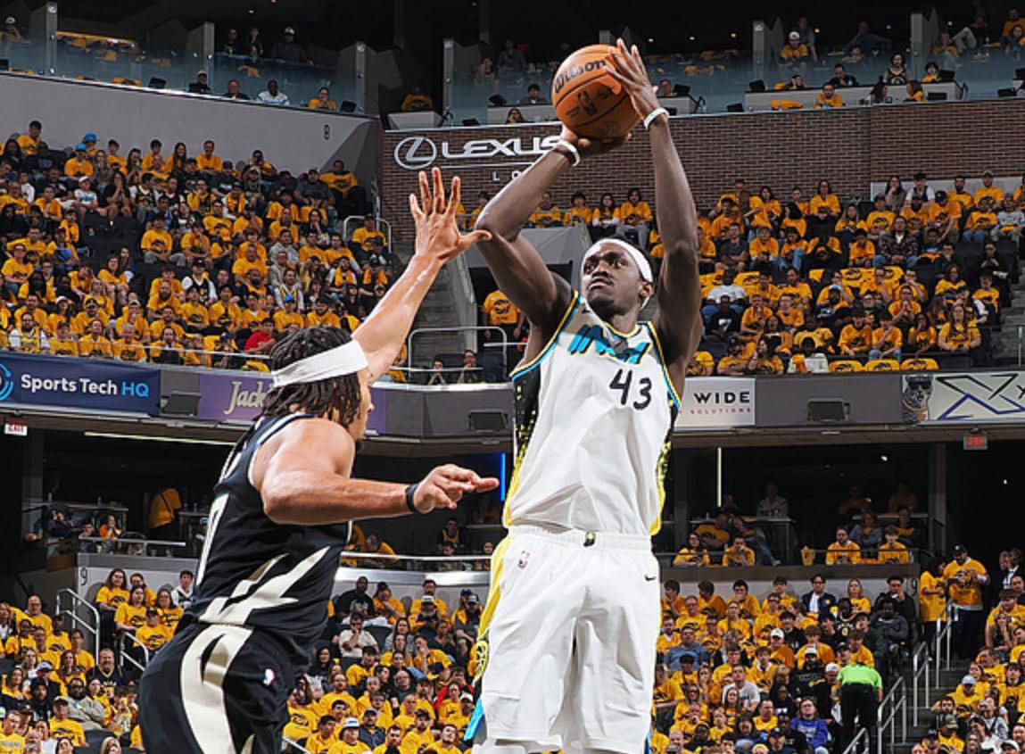 西亚卡姆在雄鹿比赛中险胜，爆冷引发热议！