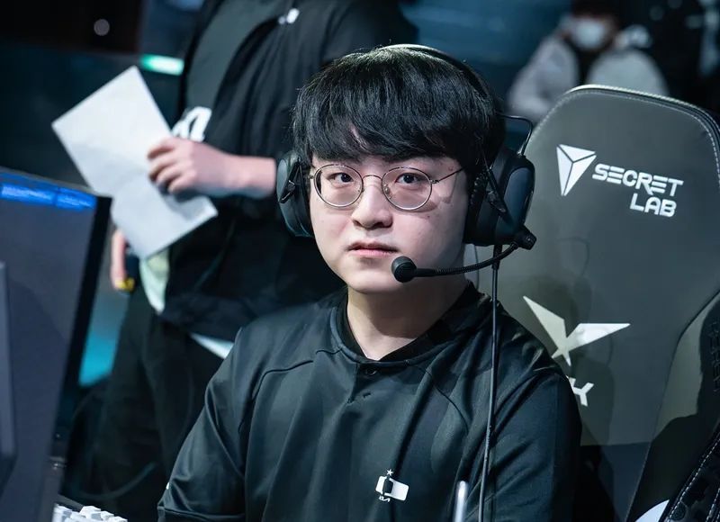 Scout在DWG比赛中晋级下一阶段，刷新纪录引发热议！